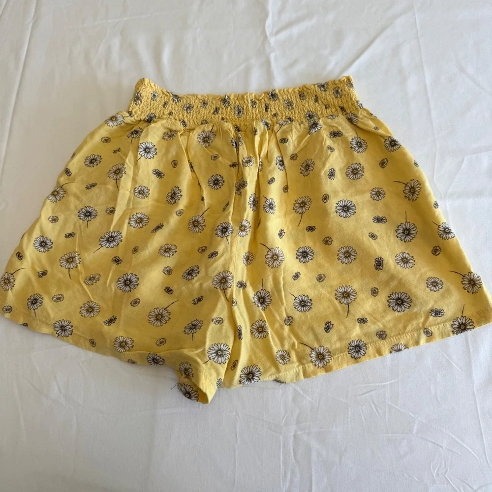 Belle Du Jour Yellow Daisy Floral Smocked Waist Rayon Shorts Misses Large